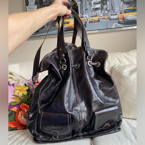 Wrinkled shiny Leather contrast stitch slouchy oversized bucket bag - Picture 4 of 12
